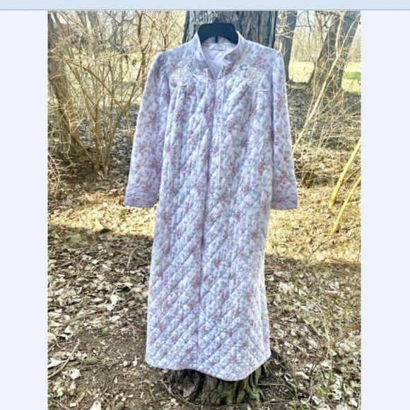 MISS ELAINE ZIP FRONT ROBE vintage Grandma Roses Quilted PINK SZ Med - Picture 1 of 7